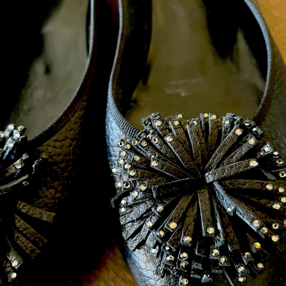 Iny Black Leather Ballet Shoes with 1” Heels